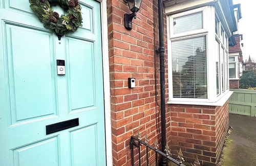 Newcastle-upon-Tyne Apartment | Luxury Jesmond flat with outdoor fire-pit, close to the dene and Newcastle city