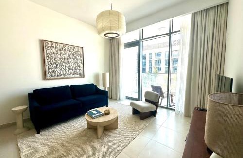 Al Safa Apartment | Luxury Jumeirah canal front designer stay sleeps4