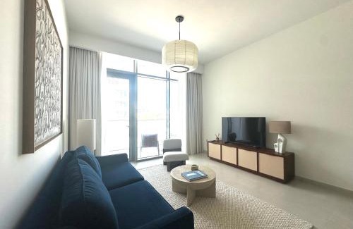 Al Safa Apartment | Luxury Jumeirah canal front designer stay sleeps4
