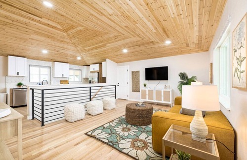 Littleton House | Luxury Jungle Haven Near DT Littleton & Denver
