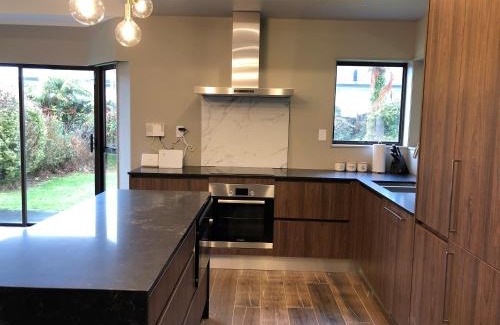 Rotorua House | Luxury K-Lodge with Golf course view-Rotorua