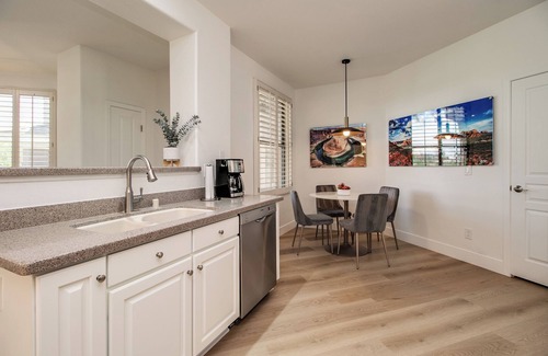 Kierland House | Luxury Kierland 2 Bdrm Golf Course Condo w/Garage!