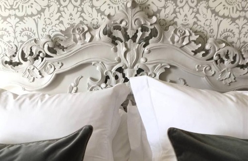 Treator Bed & Breakfast | Luxury King Ensuite with Garden View with veranda at Coswarth House