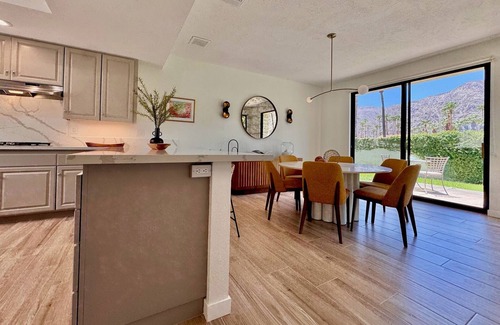 La Quinta Condo | Luxury La Quinta Retreat: 3BR Resort-Style Home with Mountain Views