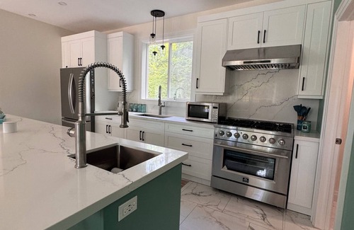 Minden Hills Cottage | Luxury lakefront cottage w/private dock. Perfect for big families. & games room