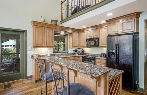 Dawsonville House | Luxury Lake Cabin - Large Outdoor Living Area, Hot Tub, Pool Table