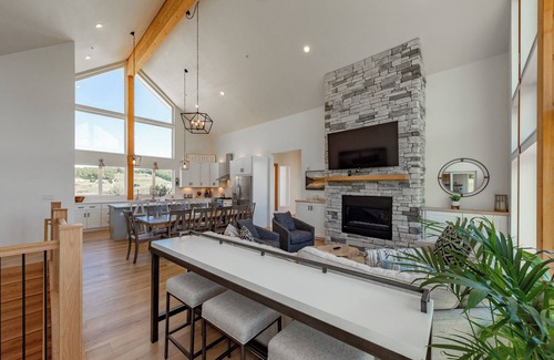 Waterfront Greens House | Luxury Lake Escape w/Lake Access & Indoor Pool