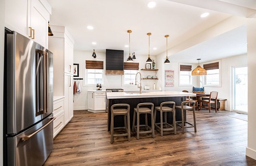 Sheboygan House | Luxury Lake House-4Bed-2Bath-NEW Renovation 2023-Walk to Beach, Dining, & More.