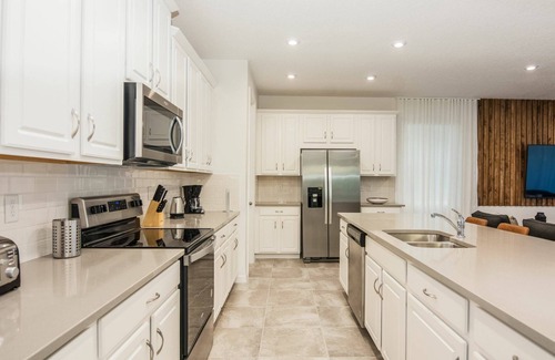 Four Corners Cottage | Luxury Lake View W/pool- Star Wars Game Roomsa2145