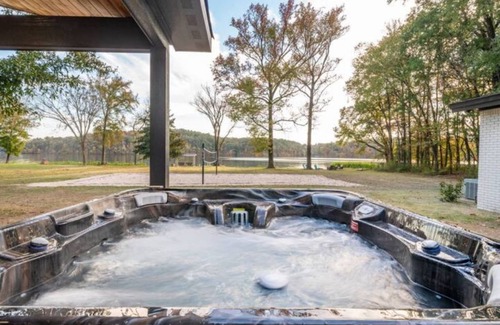 Jones Mills House | Luxury Lakefront Escape, Beach Volleyball, Kayaks, Fire Pit Hot Tub & Game Room!