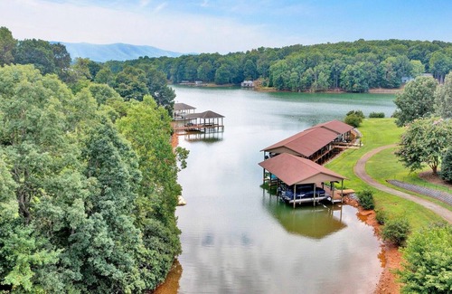 Smith Mountain Lake House | Luxury Lakefront Golf Resort Home