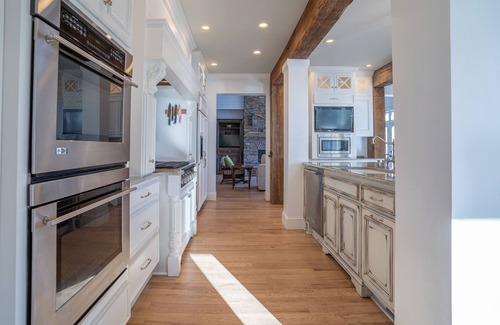 Lake Oconee House | Luxury lakefront Lake Oconee retreat available for 31+ day stays