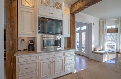 Lake Oconee House | Luxury lakefront Lake Oconee retreat available for 31+ day stays