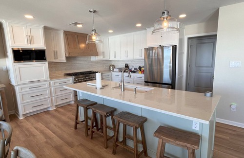 Hot Springs House | Luxury Lakeside Home near Garvan Gardens & Chapel. Dock, Kayaks, Hot Tub & more