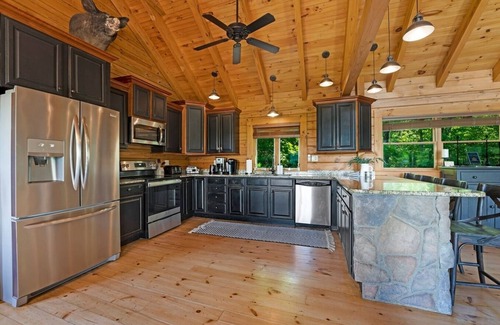 Aquashicola Cabin | Luxury Lakeview Retreat | Hot Tub, Firepit & 3 Decks with Stunning Fall Views