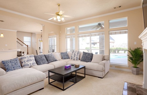 Falcon Point House | Luxury Leisure Spacious/Pool/Golf Course/Central