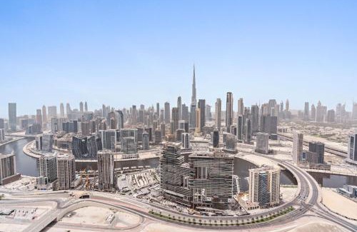 Business Bay Apartment | Luxury Living 3BR High Rise with Burj Khalifa View