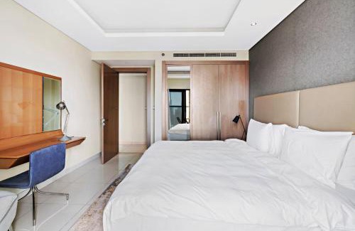 Business Bay Apartment | Luxury Living 3BR High Rise with Burj Khalifa View