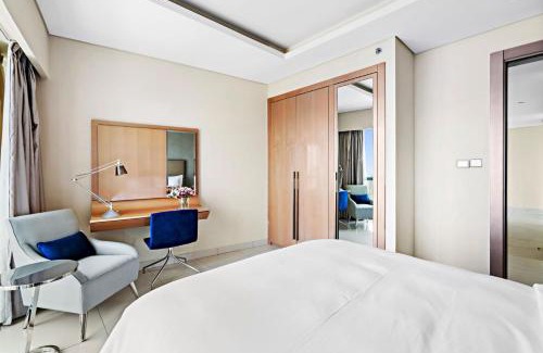 Business Bay Apartment | Luxury Living 3BR High Rise with Burj Khalifa View