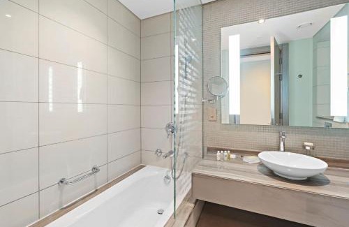 Business Bay Apartment | Luxury Living 3BR High Rise with Burj Khalifa View