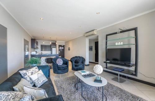 Cape Town City Centre Apartment | Luxury Living at The Icon