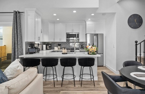 Santa Ana House | Luxury Living - Close to Disney/Beaches