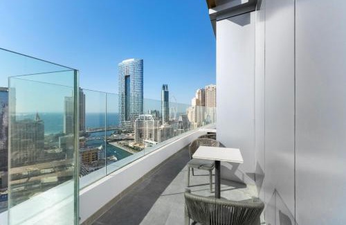 Dubai Marina Apartment | Luxury living in Dubai marina - 1br EXTRA large