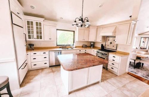 Kissing Camels Villa | Luxury Living near GOG Northwest Colorado Springs