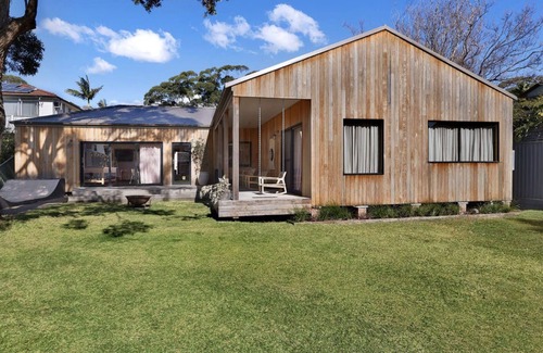 Caringbah House | Luxury living with pool 5 mins from the beach