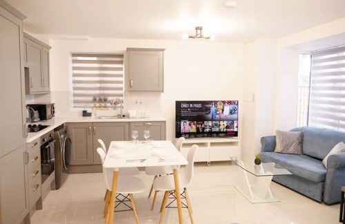 Kidlington Apartment | Luxury Lodge 2-Bedroom Flat, Parking, Netflix,WiFi