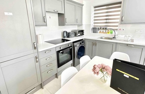 Kidlington Apartment | Luxury Lodge 2-Bedroom Flat, Parking, Netflix,WiFi