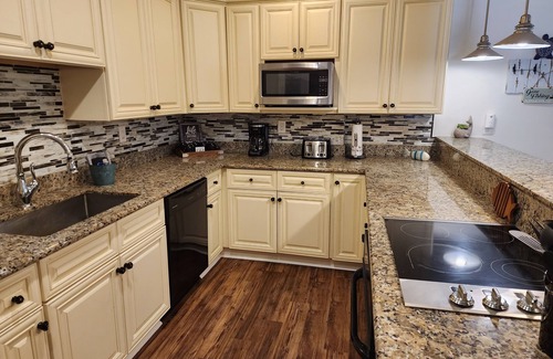 Venice Cabin | Luxury Lodge-4Bdrm/2 Bath in Venice MarinanNO BOAT SLIPnNO ICE MACHINE