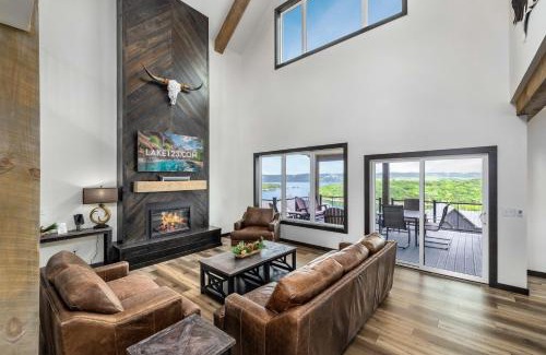 Kimberling City House | Luxury Lodge 5 - FREE Kayaks/Canoes - TWO Pools~Resort Dock