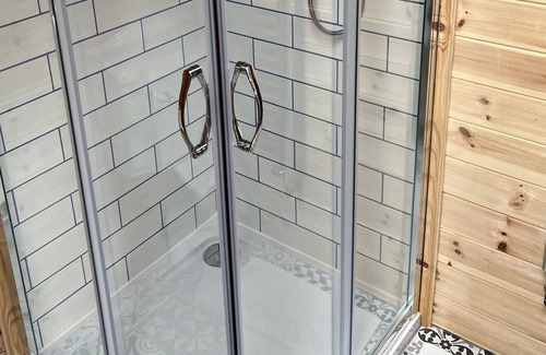 Llanbedr Cabin | Luxury Lodge complete with Hot Tub nestled in Snowdonia National Park