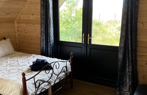 Llanbedr Cabin | Luxury Lodge complete with Hot Tub nestled in Snowdonia National Park
