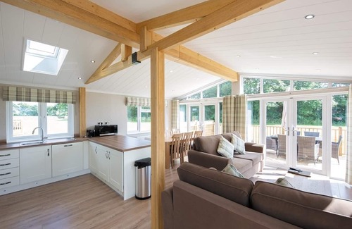 Diss Ski Chalet | Luxury lodge with one double with freestanding bath.