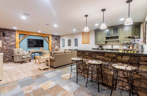 Ingles House | Luxury Lodging on Claytor Lake