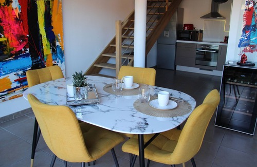 Le Pontet Apartment | LUXURY LOFT - AVIGNON - FORMER ARTIST'S STUDIO - 5 STAR FURNISHED HOLIDAY HOME