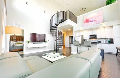 San Marco Apartment | Luxury Loft w/2 BDR Free Gym and Resort Pool