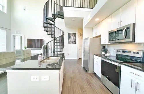 San Marco Apartment | Luxury Loft w/2 BDR Free Gym and Resort Pool