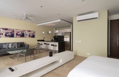 Historic Center Apartment | Luxury Loft with Private Pool in Parque de los Novios