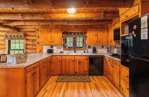 Coudersport Cabin | Luxury Log Cabin | Hot Tub + Epic Stargazing