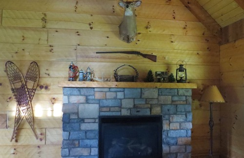 Nellysford Cabin | Luxury Log cabin on private lake. Pet Friendly!