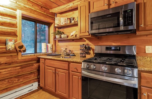 Ellicottville Cabin | Luxury Log Cabin! Seasonal possible. Privacy / nature close to town