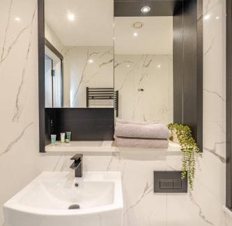 Hanger Hill Apartment | Luxury London Living