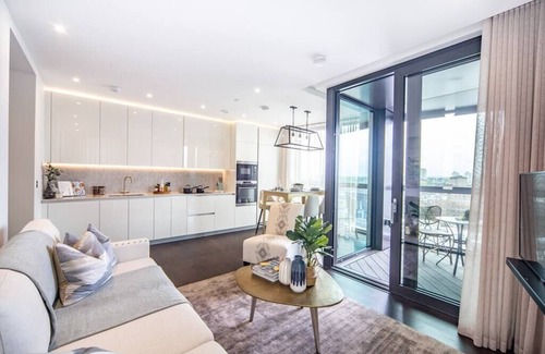 Nine Elms Apartment | Luxury Manhattan 2 Bed Battersea
