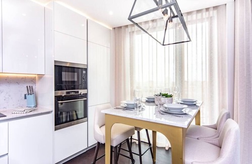 Nine Elms Apartment | Luxury Manhattan 2 Bed Battersea