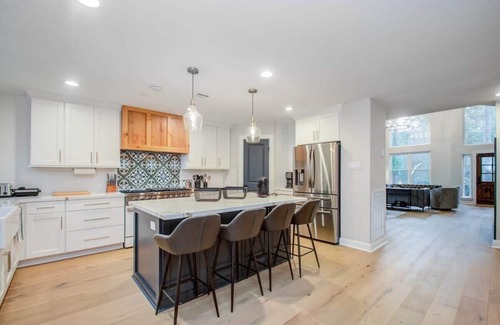 Alden Bridge House | Luxury Mansion Dream Home - 6 Bed, Pool, Grill