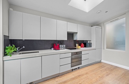 Shepherd's Bush House | Luxury Mews House in Great Location