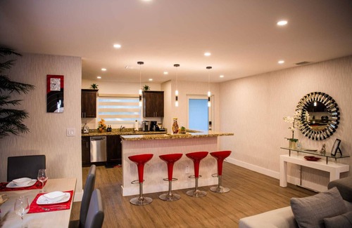 Ives Estates Villa | Luxury Miami Villa/Near 2 Beaches/9Bds/Heated POOL/BBQ/Firepit/Games/Minigolf